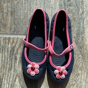Crocs Girls Navy Flower Flat Mary Jane